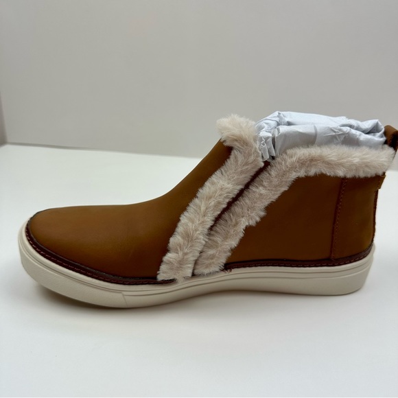 NEW! Toms Bryce Faux Leather Sneaker, 8 - Picture 5 of 6